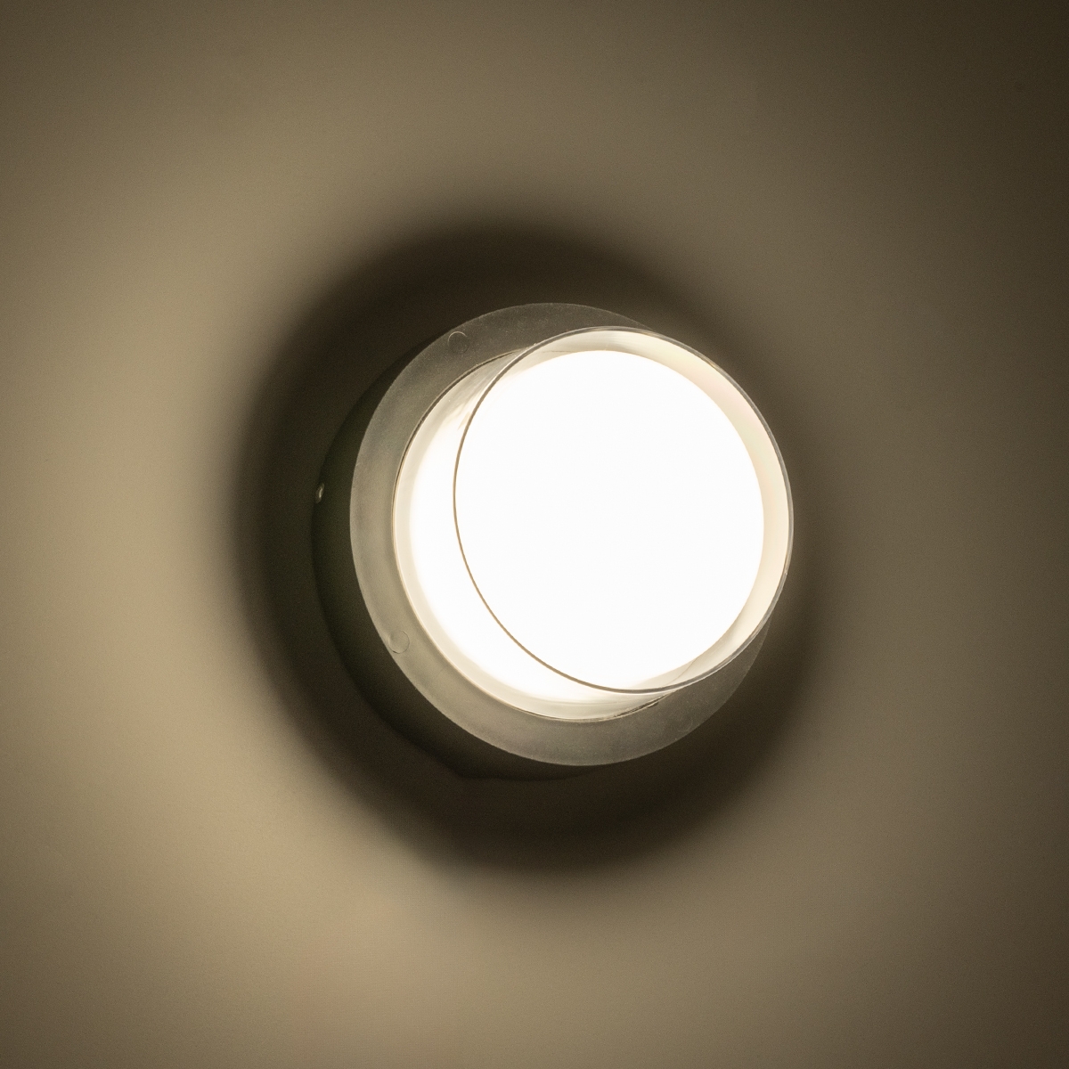 globostar-nexus-60761-fotistiko-tihou-aplika-esoterikou-exoterikou-horou-led-10w-1050lm-120-ac175-265v-adiavroho-ip65-plastiko-soma-fisiko-leuko-4500k-f17-x-i9cm-mauro-bridgelux-chip-3-hronia-egiisi