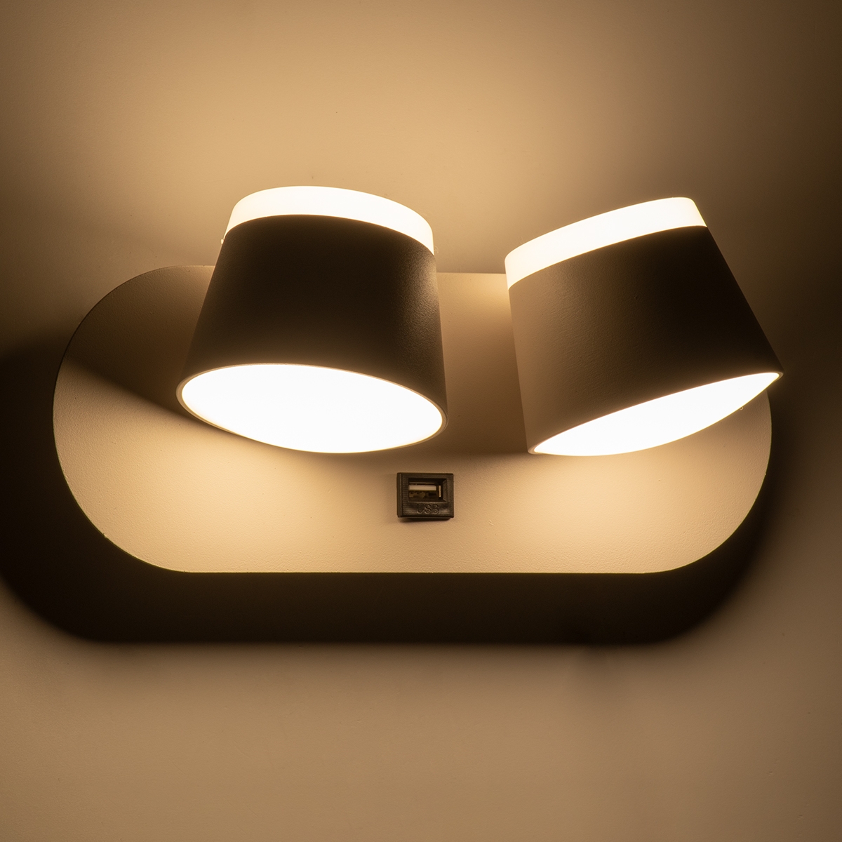 globostar-regency-61377-moderno-fotistiko-tihou-aplika-xenodohiou-bed-side-led-16w-1840lm-120-ac-220-240v-reading-up-down-light-fortistis-usb-3a-m165-x-p12-x-i10cm-fisiko-leuko-4500k-leuko